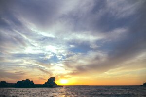Stef Styles|The Traveller|Bright Up Dull Day - Sunset over lake Victoria. Kisumo / Tanzania