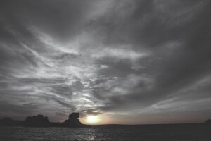 Dark Tones|Desat with blueish - Sunset over lake Victoria. Kisumo / Tanzania