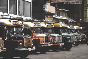 Dark Tones|Moody Orangish - Some colourful busses. Colombo / Sri Lanka